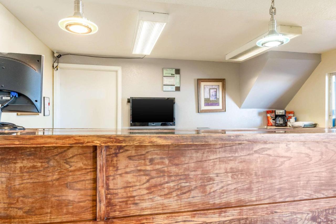 Rodeway Inn Пуэбло Экстерьер фото