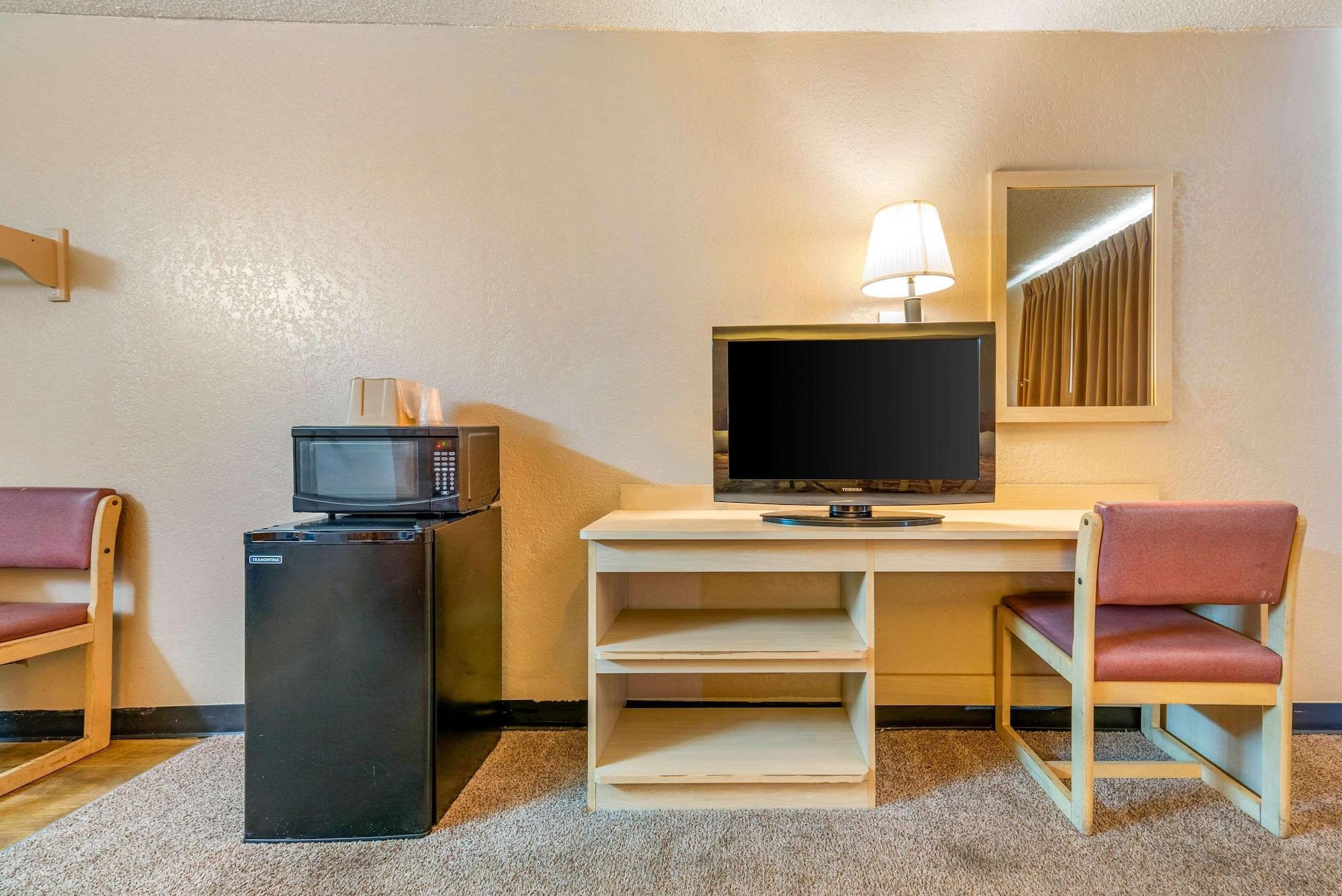 Rodeway Inn Пуэбло Экстерьер фото