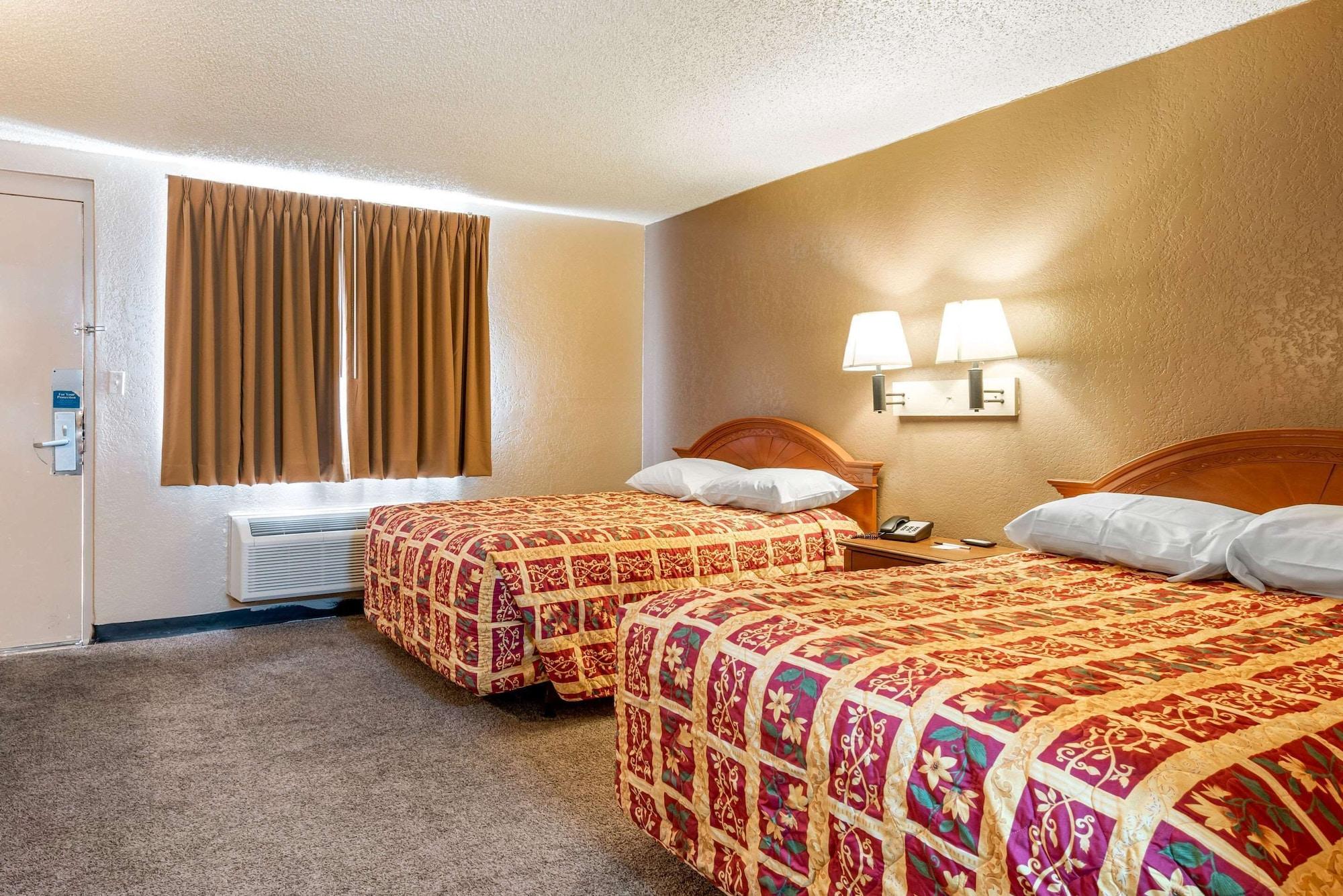 Rodeway Inn Пуэбло Экстерьер фото