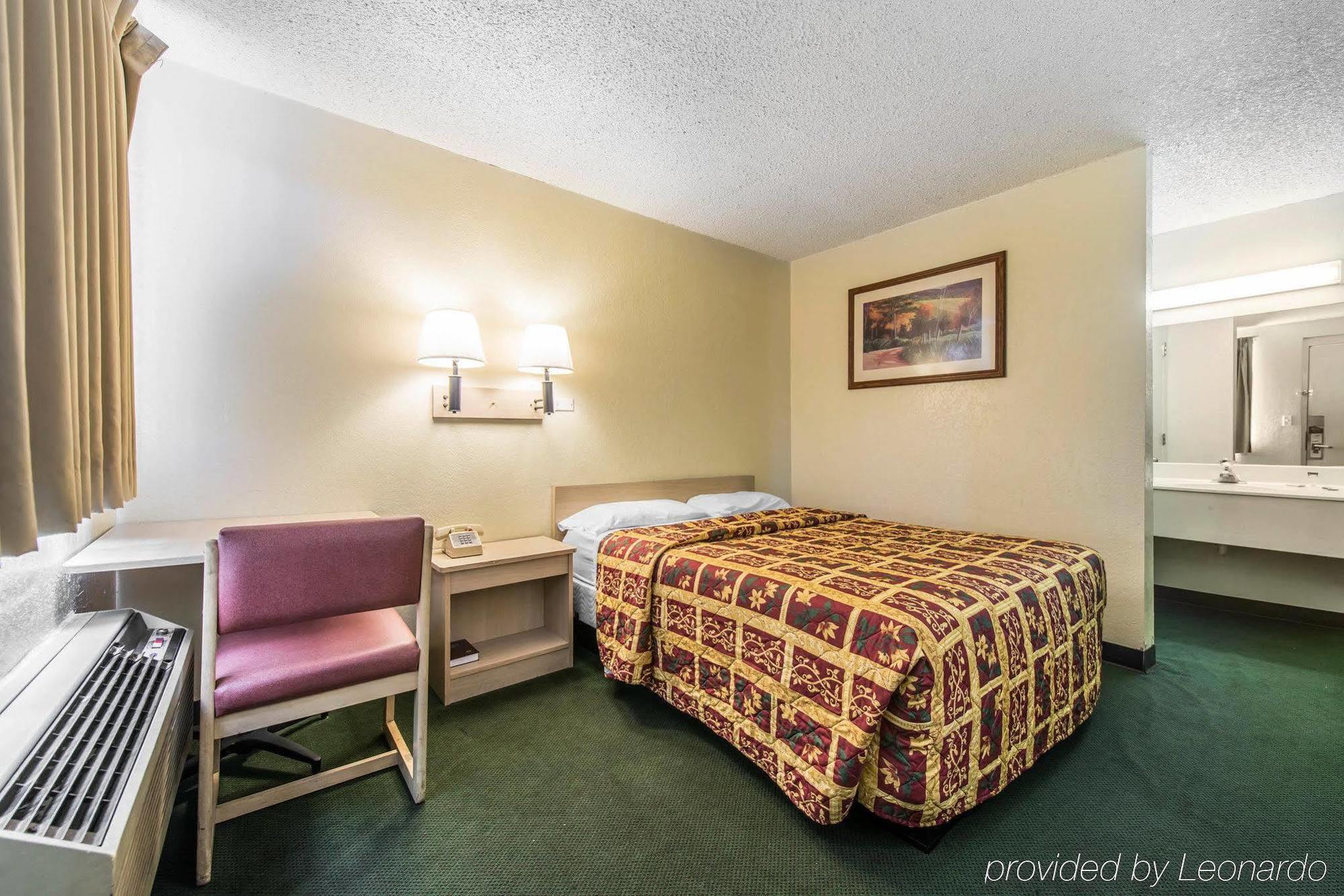 Rodeway Inn Пуэбло Экстерьер фото